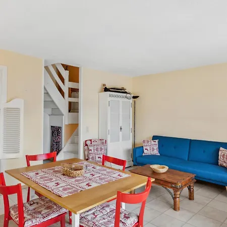 Apartment Triplex In Centre With Parking *