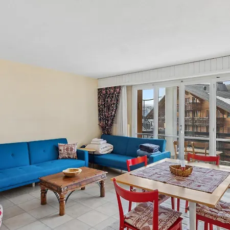 Triplex In Centre With Parking Apartment *